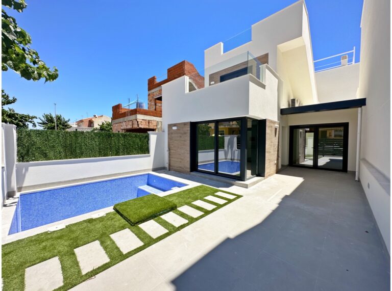 villa for sale in Los Alcazares